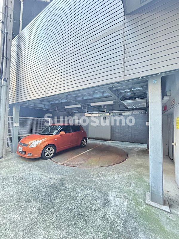 カーサ神戸下山手の駐車場