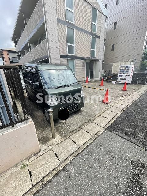 カサ・カルロサⅡの駐車場