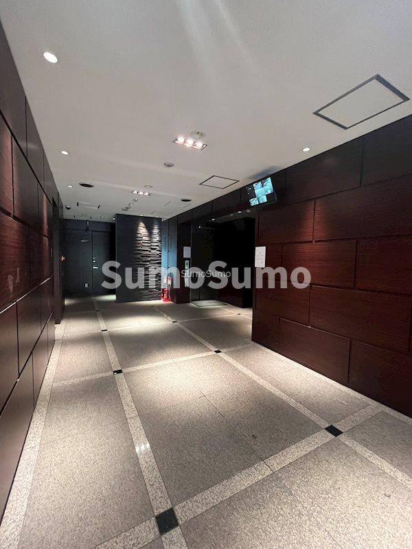 おおきに東心斎橋ビルのロビー|建物の内部です