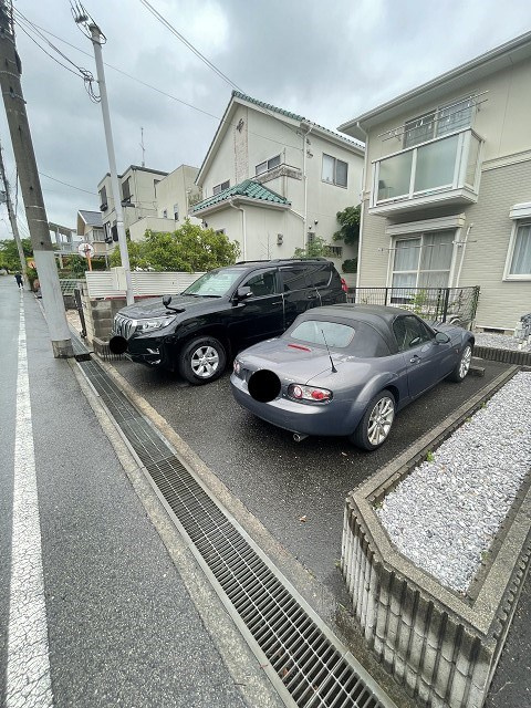 カーザ甲東園の駐車場