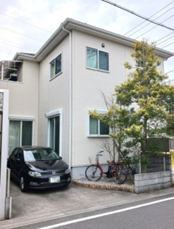 【外観】 | 草加市青柳８丁目　中古戸建 | 駐車スペース、駐輪スペースを完備。