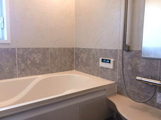 【浴室】 | 草加市青柳８丁目　中古戸建 | ゆったり入れる1坪タイプの浴室です。