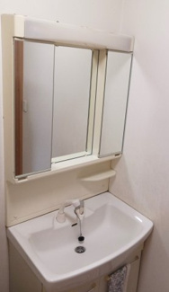 【独立洗面台】 | 草加市青柳８丁目　中古戸建 | 収納力の高い洗面台です。