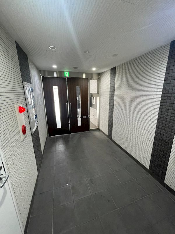 グランパシフィック塩草のエントランス