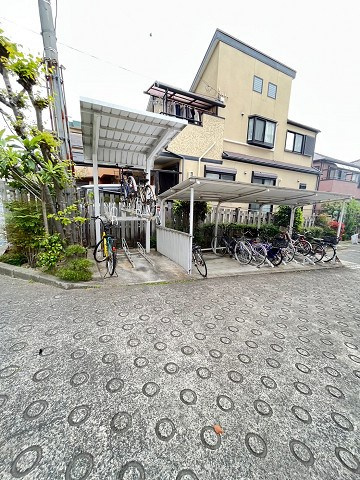 ガーデン甲東の外観