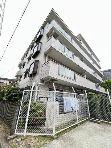 ガーデン甲東の外観