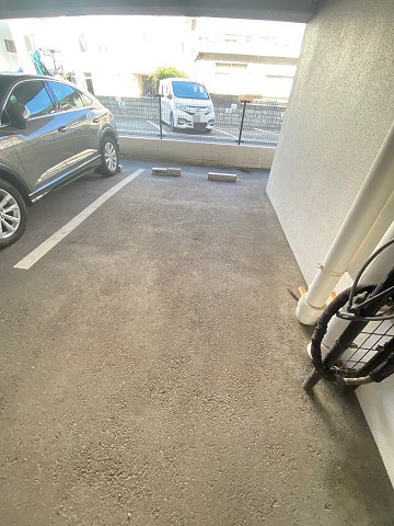 カサベラファミリア西宮の駐車場