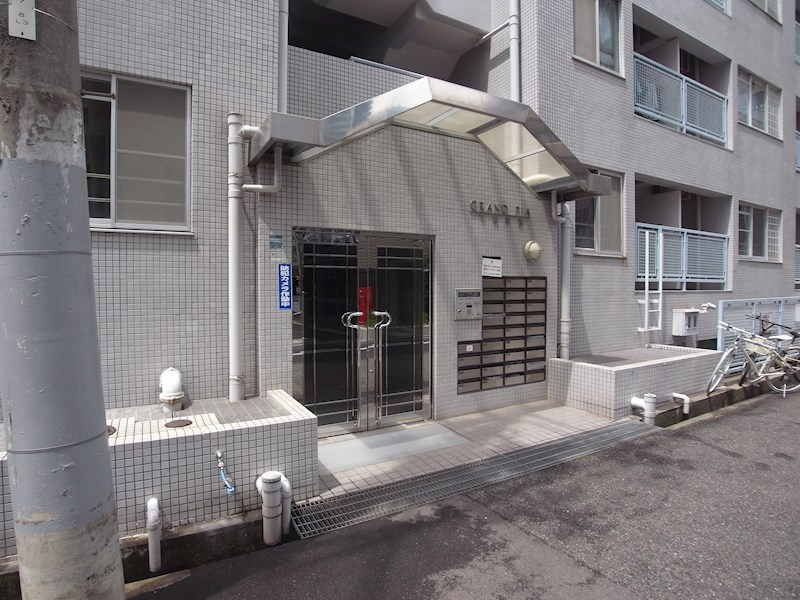 グランピア下山手通の外観