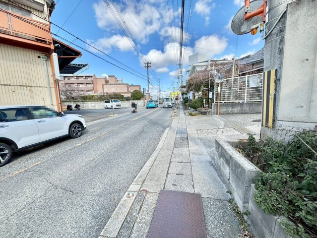 シャルマンフジ熊取壱番館の周辺|前面道路