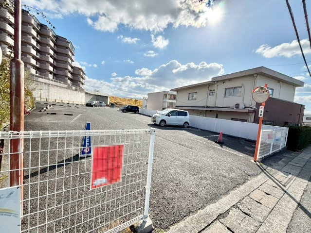 シャルマンフジ熊取壱番館の駐車場|敷地外駐車場（2026年1月30日現在空きあり）※空き状況は都度ご確認ください