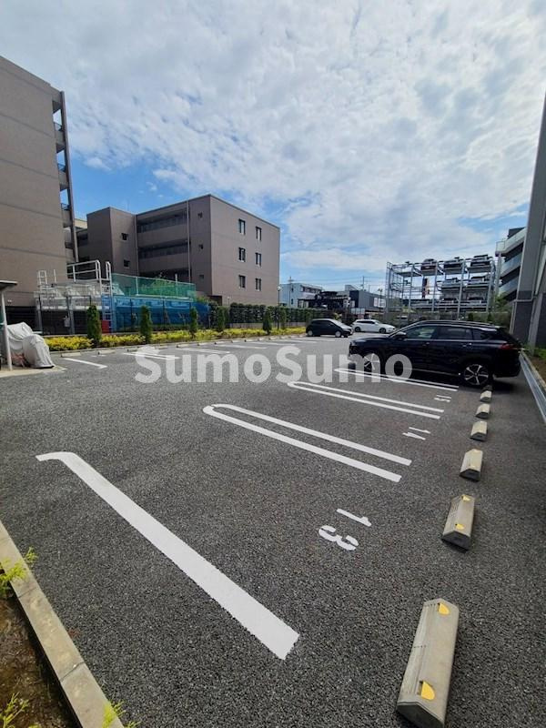 カーロ・アロッジオの駐車場