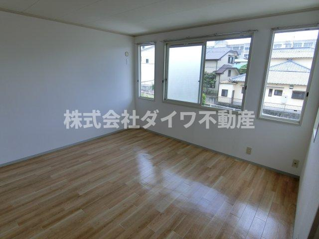 レジデンス東Ⅱの居間・リビング|南側洋室1