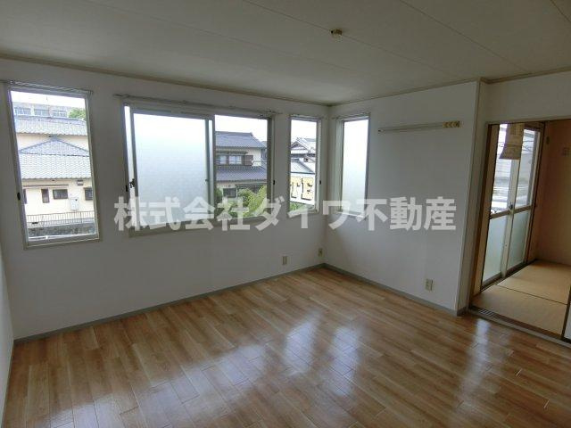 レジデンス東Ⅱの居間・リビング|南側洋室2