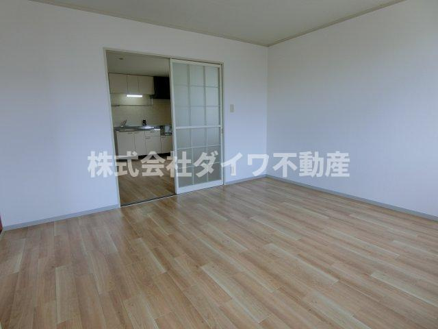 レジデンス東Ⅱの居間・リビング|南側洋室3