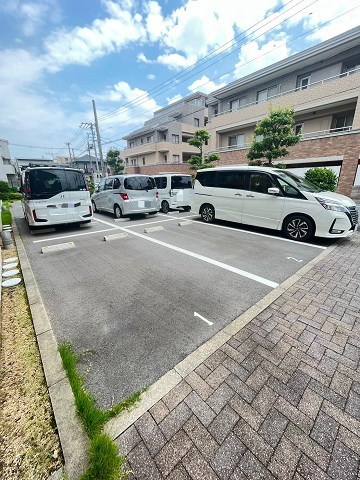 グランドールの駐車場