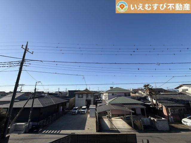 深谷市東方　中古戸建の展望|高い建物が無く開放感のある展望
バルコニーからの展望も開けていて閑静な住宅地が望めます。日当りも良いですね♪