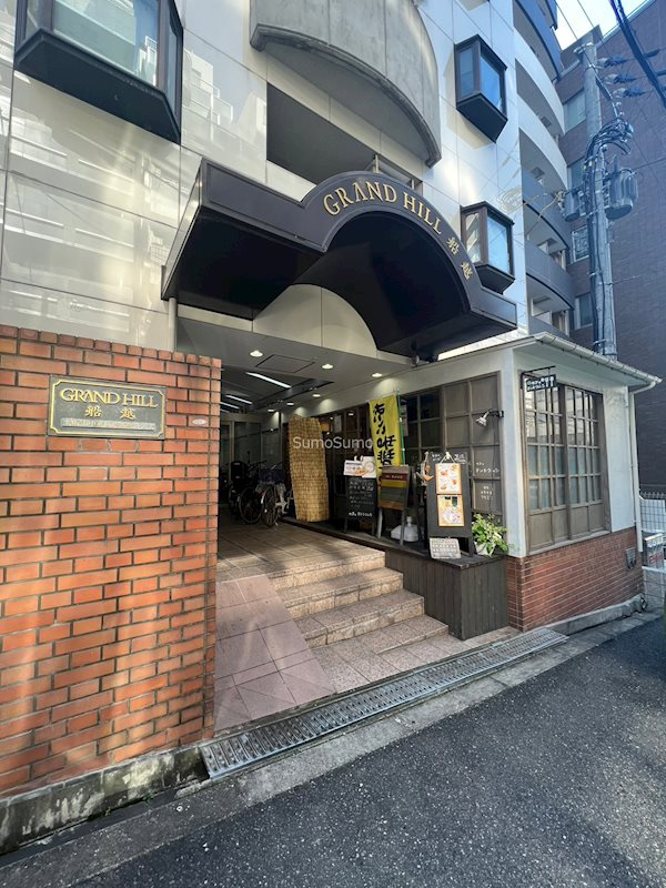 グランドヒル船越のエントランス|落ち着いたエントランスです