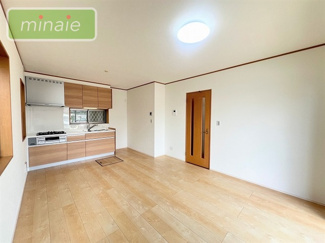 【居間・リビング】 | 平日・土日も見学できます　小学校７分　リフォーム済み　国分 | 販売現地