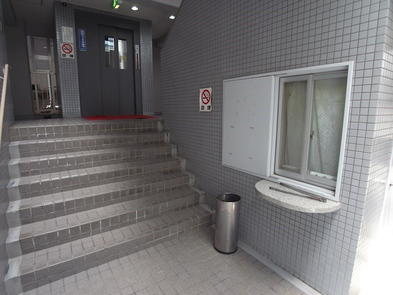 グランピア下山手通の外観
