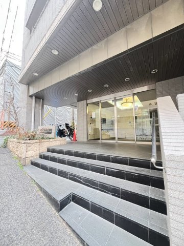 カーサ神戸下山手のエントランス