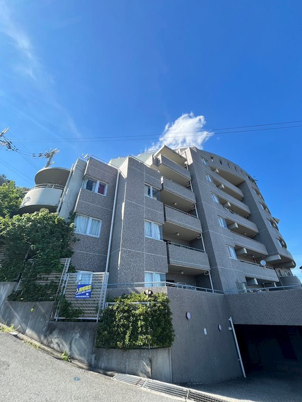 グランドゥール逆瀬川の外観