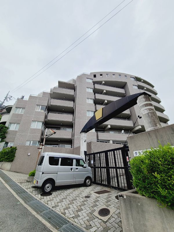 グランドゥール逆瀬川の外観