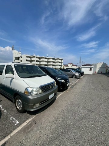 グリーン・ヴィラ武庫の駐車場