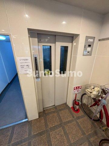 グランドヒル船越のロビー|建物の内部です