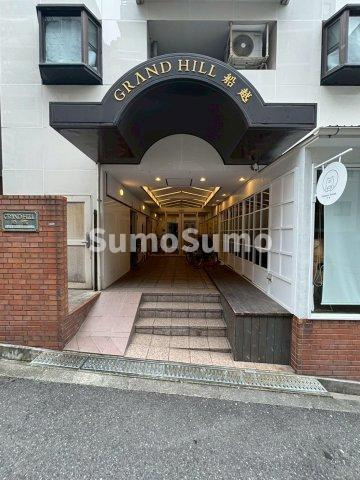 グランドヒル船越のエントランス|落ち着いたエントランスです