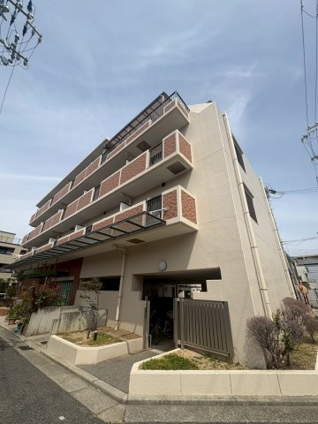 シャロン鷹取東の外観