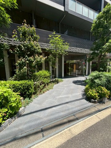 グランルージュ谷町六丁目のエントランス