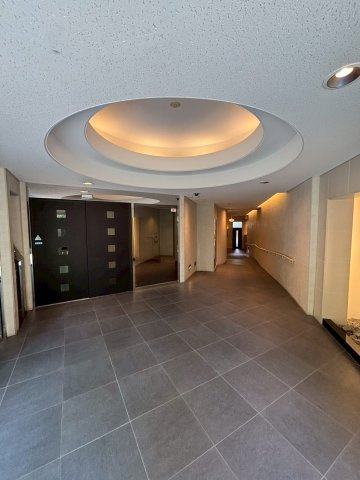 グランルージュ谷町六丁目のロビー