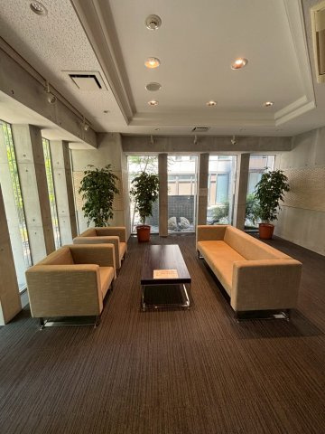 グランルージュ谷町六丁目のロビー