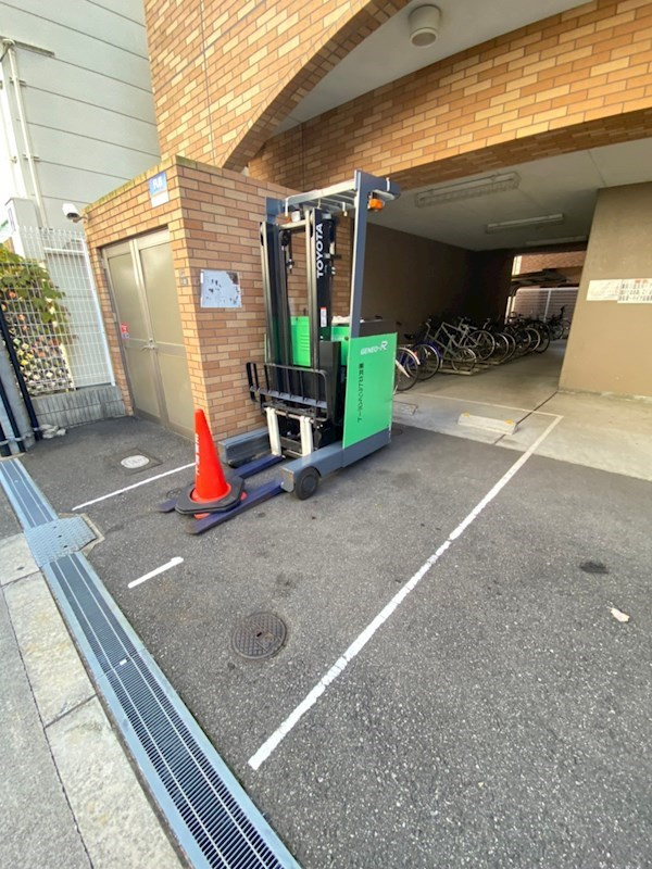 シャルマンフジ阿波座イーストの駐車場|駐車場に車を止められます