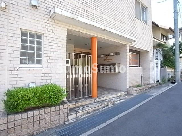 カーサ岡本２丁目のエントランス