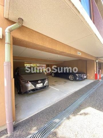 カーサ・デ・ゼント西宮北口の駐車場
