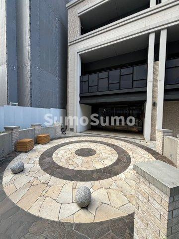 ショウエイ靭のエントランス