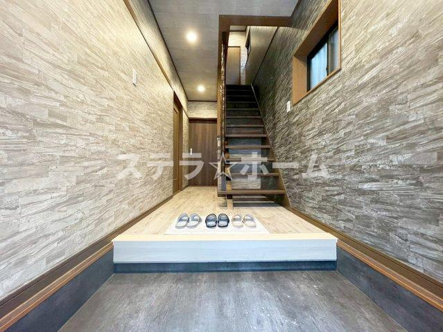 清水2 中古戸建の玄関|収納もある玄関です