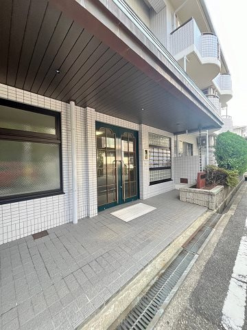 ステラハウス43のエントランス