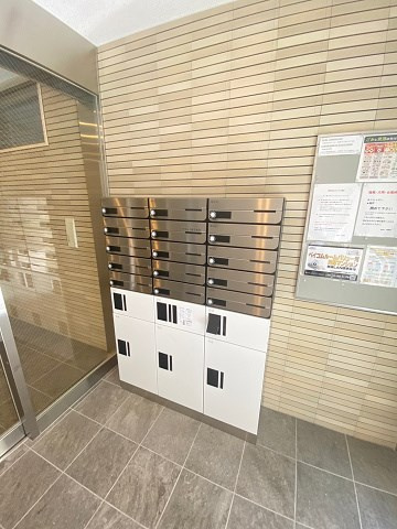 ステラハウス鳴尾の外観|便利な宅配ボックス完備♪