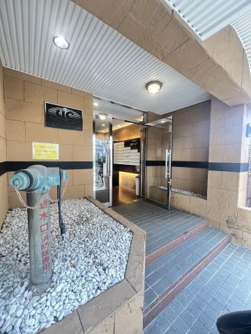 シルバーハイツ御影のエントランス