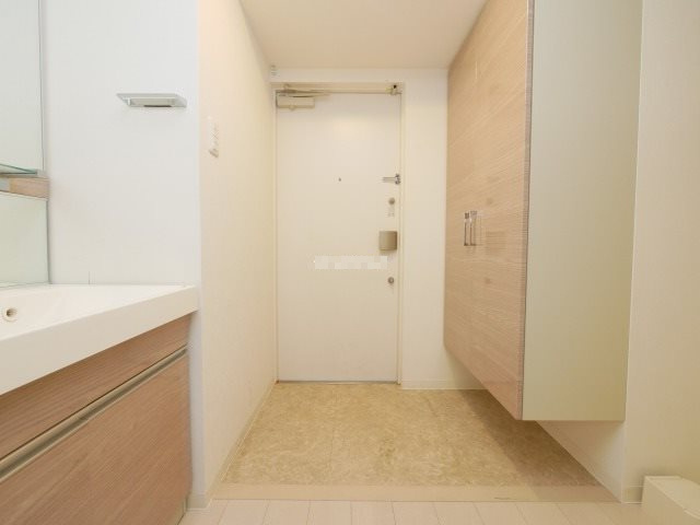 ジュネーゼグラン難波ミラージュの玄関