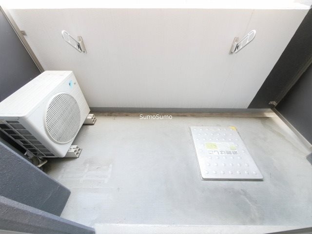 ジュネーゼグラン難波ミラージュのバルコニー