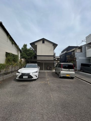 シャルムNの駐車場