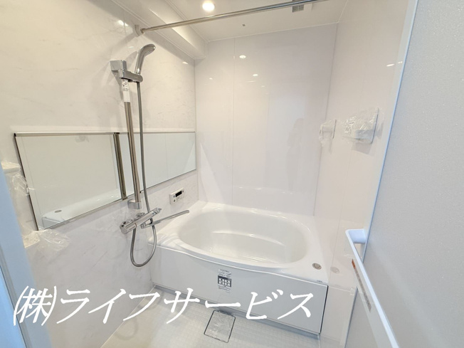 【浴室】 | ファミール北大阪パークサイド | 浴室／浴室暖房乾燥機付で、寒い日は暖房・雨の日は洗濯物の感想に大活躍♪