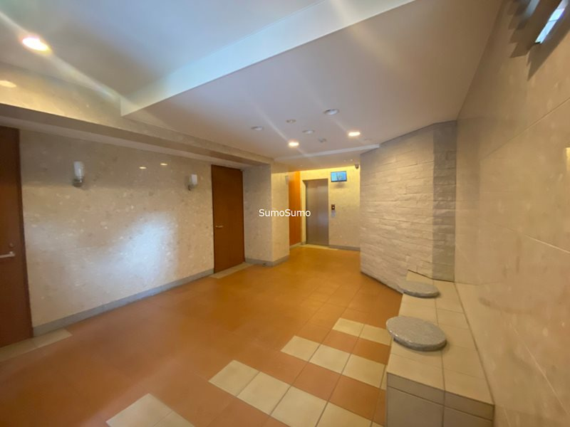 ジュネーゼグラン上本町のロビー