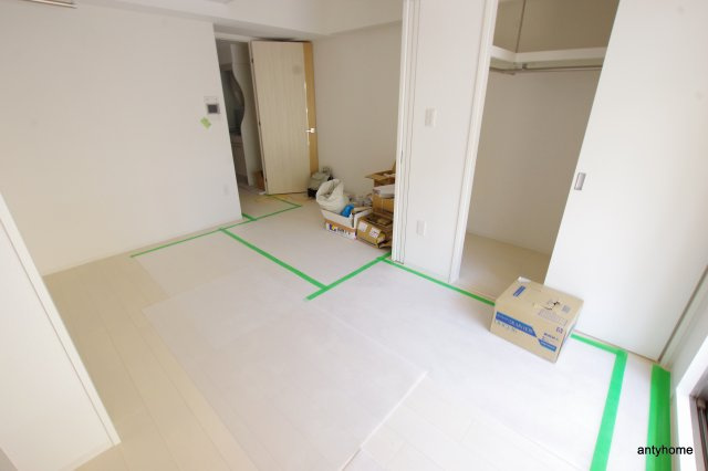 セレニテ江坂ルフレ　仲介手数料無料の居間・リビング