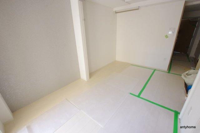 セレニテ江坂ルフレ　仲介手数料無料の洋室