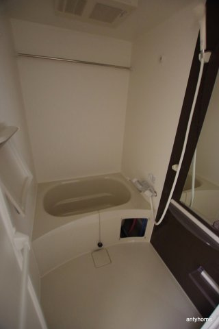 セレニテ江坂ルフレ　仲介手数料無料の浴室