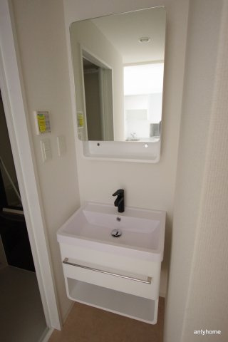 セレニテ江坂ルフレ　仲介手数料無料の洗面所